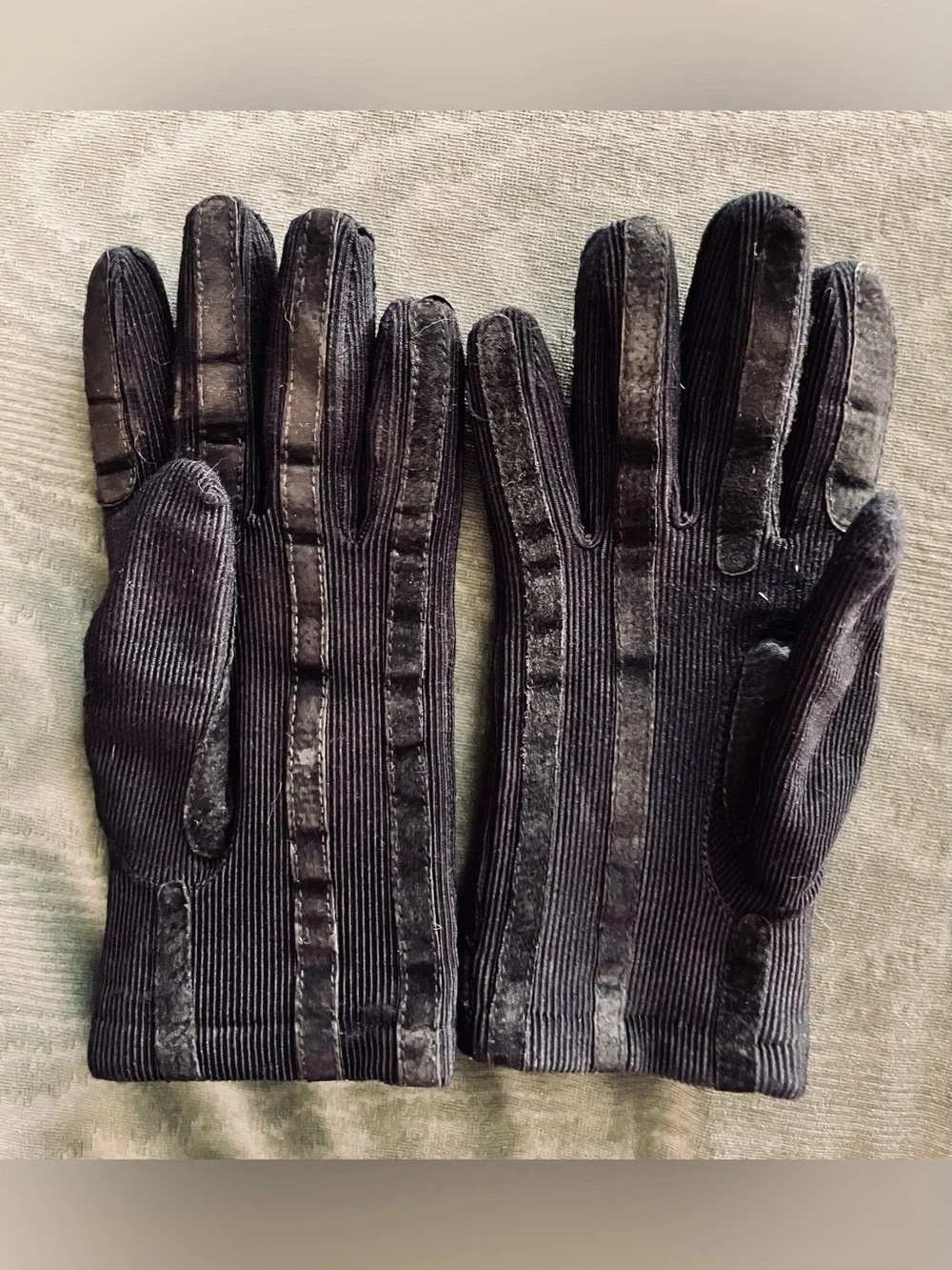 Vintage Isotoner Women’s Black Gloves Size L - Picture 2 of 4
